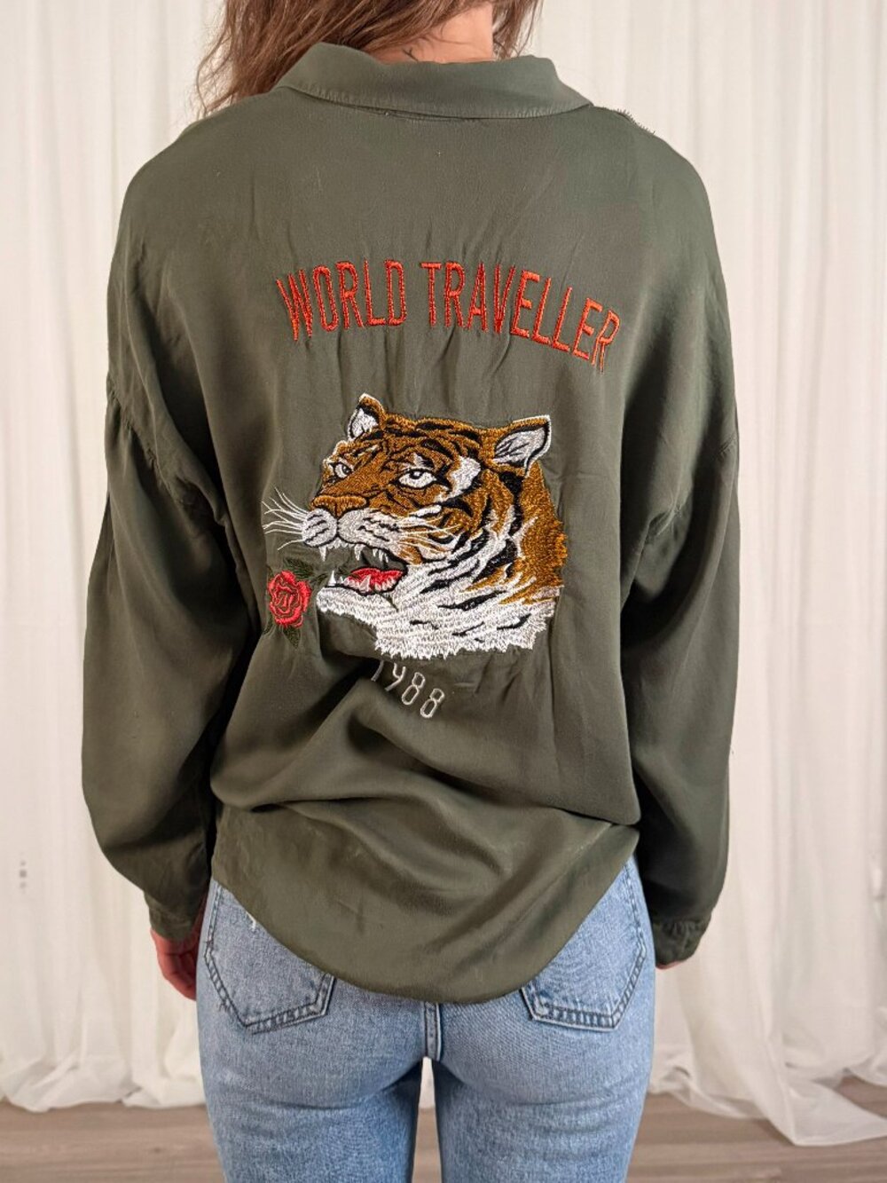 Forever 21 Green Tiger Embroidered Button Up Blouse Size Small